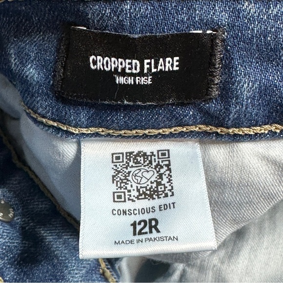 Express cropped flare high rise distressed jeans 12R - Picture 4 of 6